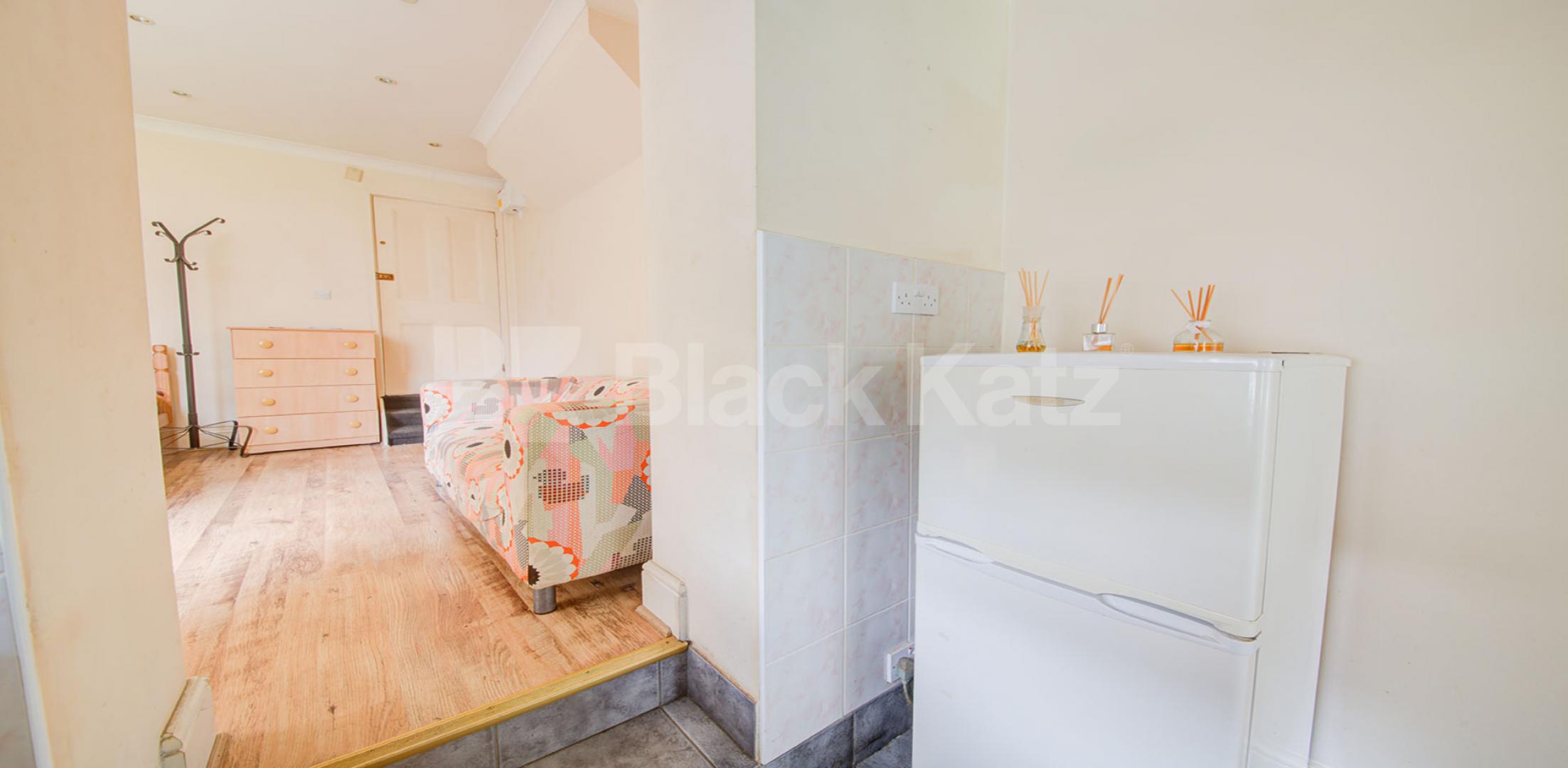 			Fantastic Studio Flat In Crouch End , Studio Apartment, 1 bath, 1 reception Studio			 Coleridge Road, Crouch End
